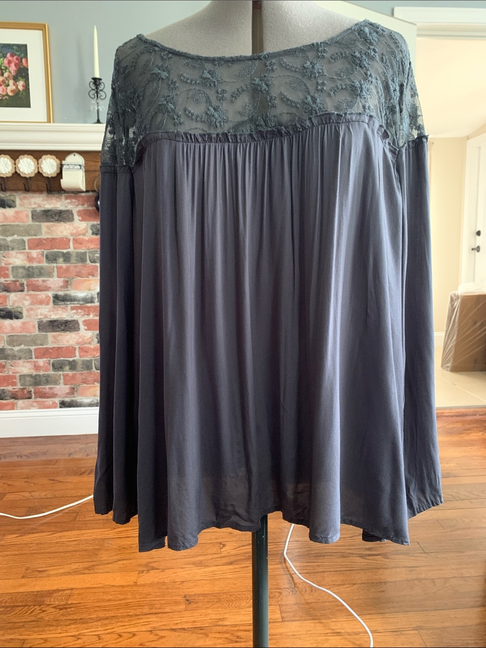 Hinge Slate Gray Lace Yoke l